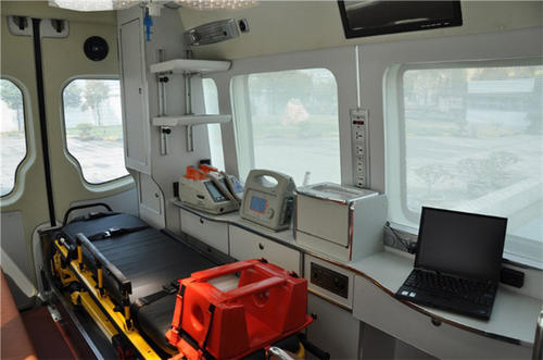 宜阳县救护车内部
